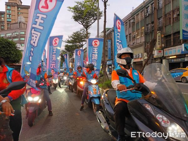 ▲▼ 王威元組車隊最後衝刺 。(圖/王威元提供)