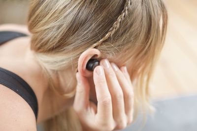 人資寄信「上班戴耳機會降低生產力」要禁止　網反推：聽音樂才能專心