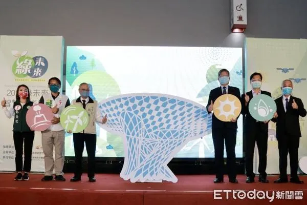 ▲「2022綠未來-智慧綠能創新與新創展」,17日上午於大台南會展中心東展區隆重開幕,由經濟部能源局游振偉局長與台南市戴謙副市長共同揭開「智慧綠能新時代」之序幕。(圖/記者林悅翻攝,下同)