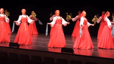 俄羅斯女舞者「漂浮在舞台上」　裙底模樣公開：原來是種舞步
