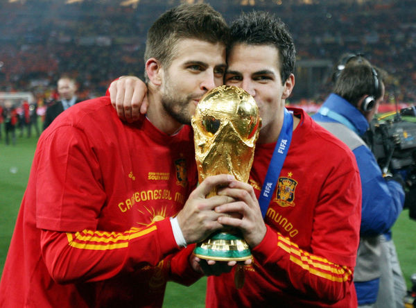 2010年西班牙贏得世界盃獎盃，大力神盃。（圖／路透）