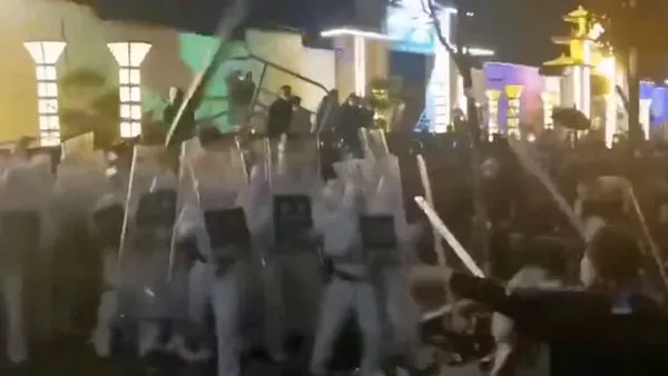 ▲▼全球最大的iPhone組裝廠「富士康鄭州廠」爆發暴力衝突。(圖/路透)