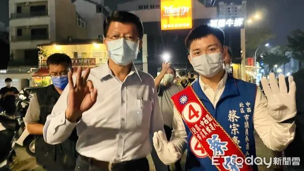 ▲台南市長候選人謝龍介競選發言人、中西區北區市議員候選人蔡宗豪,喊出浪漫口號「一3一4」,盼這次能他能經歷人生首次台南輪替。(圖/記者林悅翻攝,下同)