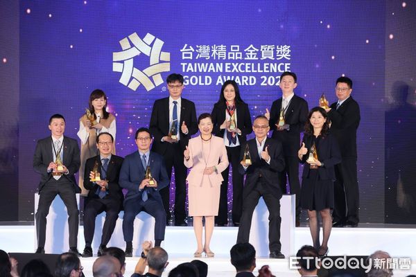 ▲經濟部部長王美花與10家第31屆台灣精品金質獎獲獎企業合影。(圖/貿協提供)