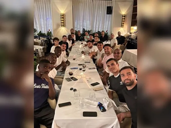 ▲▼C羅請隊友吃晚餐。(圖/翻攝推特)