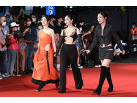 ▲▼張語噥(左起),Kimberley陳芳語,940Jocelyn一同出席GQ Men Of the Year年度風格大賞。（圖／記者李毓康攝）