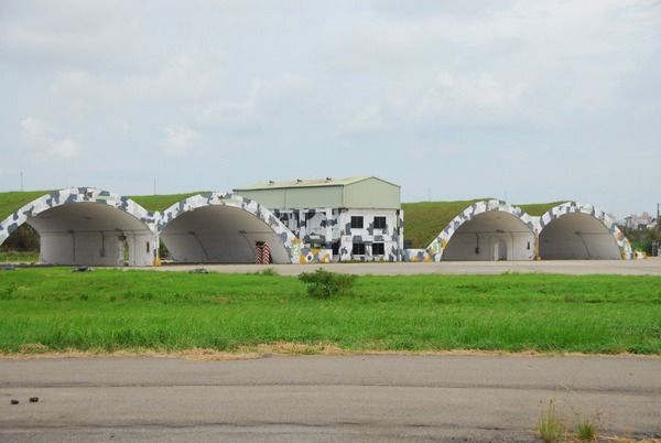 ▲前空軍桃園基地35中隊飛機棚廠區附屬建物等古蹟修復工程開工