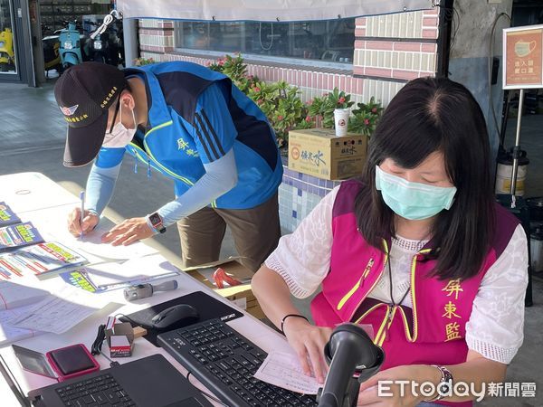 ▲屏東監理占30在萬丹鄉上正電動車辦理下鄉到點掛牌巡迴服務             。（圖／記者陳崑福翻攝，下同）