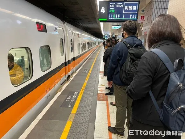 ▲▼高鐵,旅客,列車,月台。(圖/記者李姿慧攝)