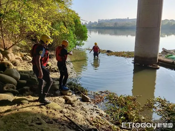 ▲▼ 台南觀海橋驚見浮屍 。(圖/記者林悅翻攝)