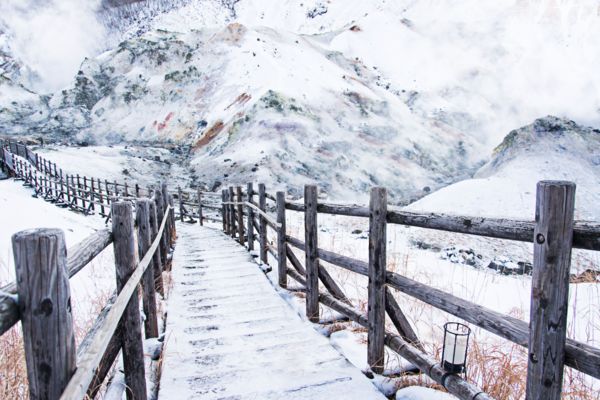 ▲雪梨跨年煙火,日本北海道冬季的「地獄谷」。（圖／五福旅遊提供）