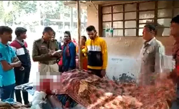 人妻逛街突然被男切掉胸部 倒地慘成「爆血人彘」重傷送醫身亡。(圖/翻攝自Twitter)