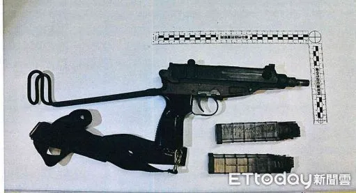 ▲▼台中警方查獲罕見的捷克製蠍式衝鋒槍,反恐部隊專用,市價60萬元起跳。(圖/民眾提供,下同)