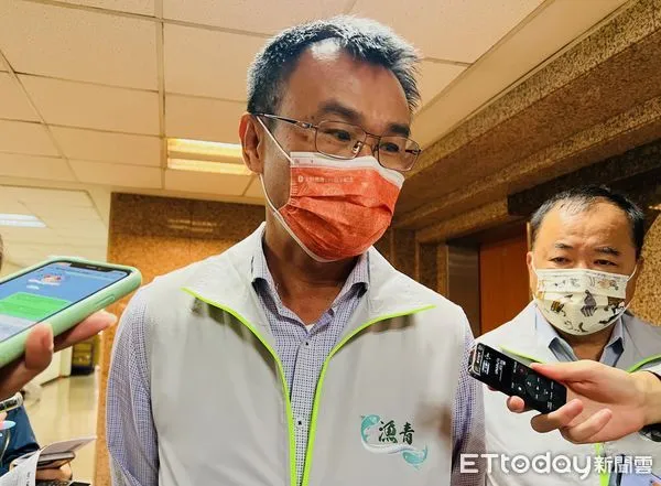 ▲農委會主委陳吉仲說明農業災損補助。(圖/記者楊惠琪攝)