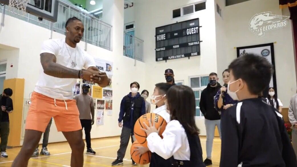 ▲霍華德慶生與小球迷同歡。(圖/取自雲豹影片截圖)