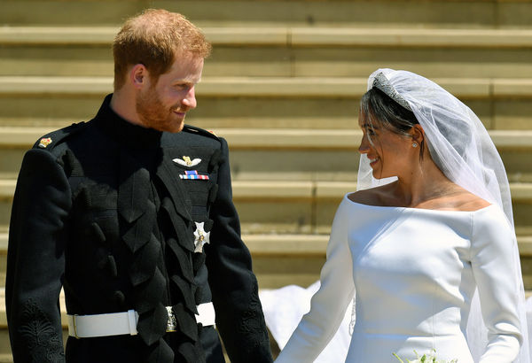 ▲▼哈利王子與梅根2018年5月19日在溫莎城堡的聖喬治教堂舉行婚禮後走下台階。（圖／美聯社）
