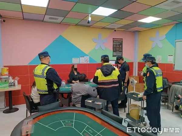 ▲台南市學甲分局分局長劉全福,親自領軍連續2天實施擴大臨檢勤務。(圖/記者林悅翻攝,下同)