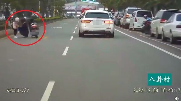 ▲▼ 。(圖/翻攝自Facebook/八卦村 - 行車紀錄器影片上傳中心)