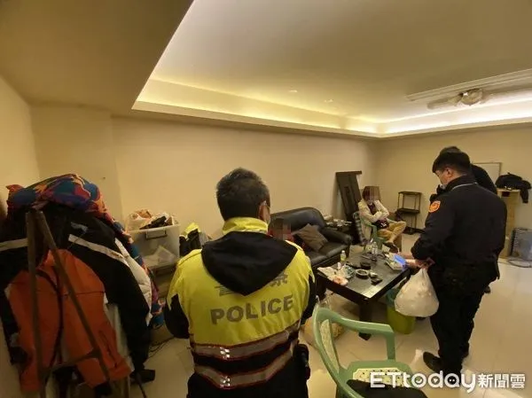 ▲警方攻堅進入出租套房內查獲麻將職業賭場。(圖/桃園警分局提供)