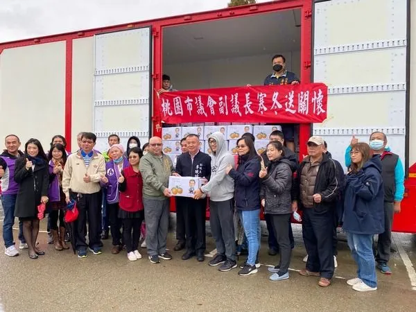 ▲桃園副議長李曉鐘愛心捐贈萬斤柳丁