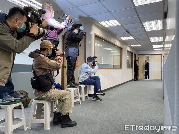 ▲▼民進黨暌違1年多中常會前開放媒體下9樓。(圖/記者呂晏慈攝)