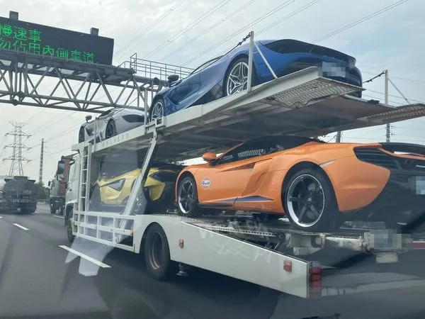 ▲▼網友一次超越4輛麥拉倫。(圖/翻攝自路上觀察學院)