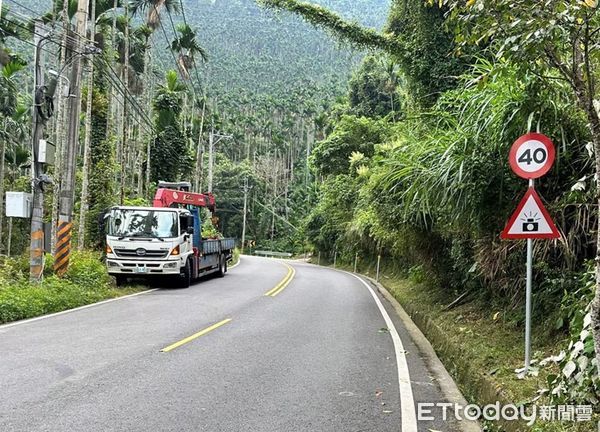 ▲▼ 台3線阿婆灣路段增設測速固定桿! (圖/嘉義縣警局提供)