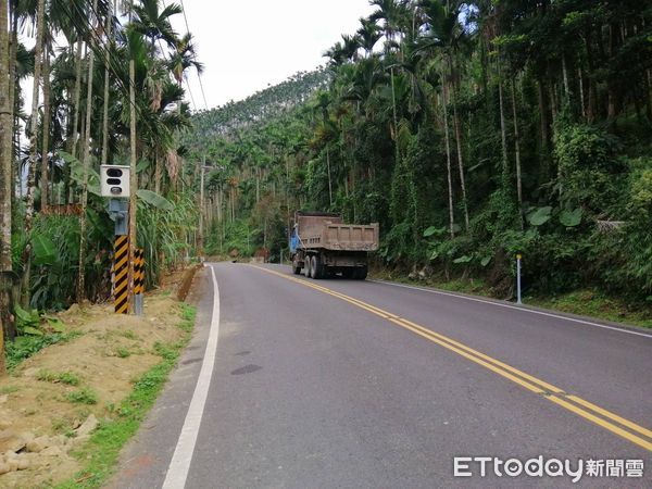 ▲▼ 台3線阿婆灣路段增設測速固定桿! (圖/嘉義縣警局提供)