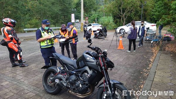 ▲▼ 台3線阿婆灣路段增設測速固定桿! (圖/嘉義縣警局提供)