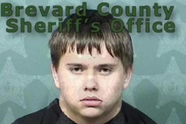 不想整理房間!17歲男暴打嘮叨媽 還叫朋友帶槍「讓我射她幾槍」。(圖/翻攝自Brevard County Sheriff`s Office)