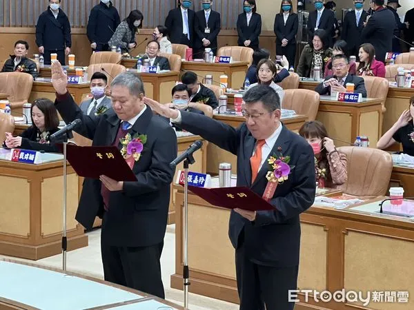 ▲▼新北市議長蔣根煌、副議長陳鴻源宣誓就職。(圖/記者蘇晏男攝)