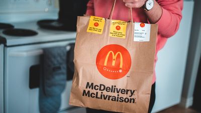 美國男點麥當勞漢堡「備註去掉所有食材」　外送員竟成功接單送達