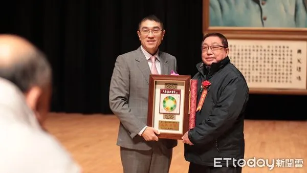 ▲基隆第22屆157里長就職 謝國樑:走動服務與里長密切合作。(圖/記者郭世賢翻攝)