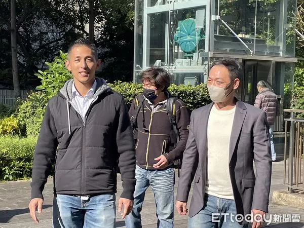 ▲▼吳怡農今天下午拜會無黨籍松山區松基里長黃建賓。(圖/記者呂晏慈攝,下圖同)