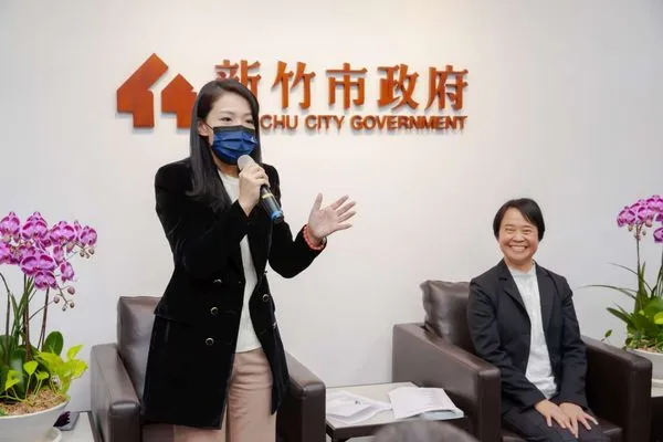 ▲新竹縣市教育界人士今(26)日拜會高虹安市長及教育處長童鳳嬌。。(圖/新竹市政府提供)