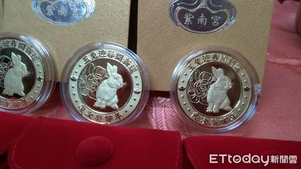 ▲▼南投竹山紫南宮將於元旦發錢母,前4168位民眾還有機會獲得內含福氣兌換券的金雞蛋。(圖/記者高堂堯翻攝)
