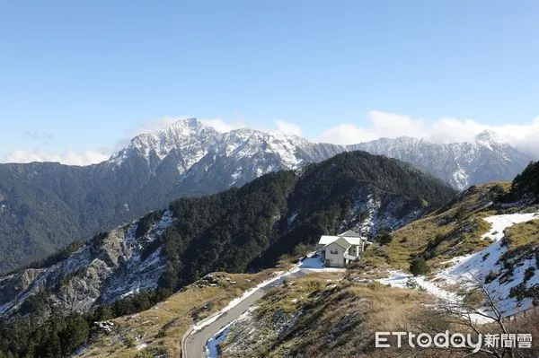 ▲每到寒流、冷氣團來襲,合歡山等高山風景區成了遊客追雪勝地。(圖/慈濟醫學中心提供,下同)