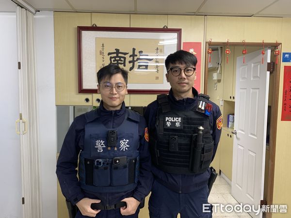 ▲指南所警員徐駿霖、陳彥甫獲報後調閱監視器順利破獲該起機車竊案。(圖/記者張君豪翻攝)