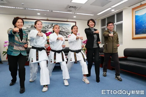 ▲南投縣籍空手道選手於亞錦賽獲1金2銀1銅,縣長許淑華頒獎表揚。(圖/南投縣政府提供,下同)