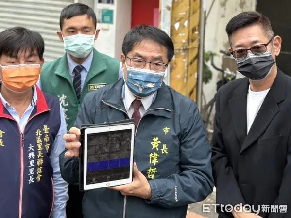 ▲台南市政府試辦「社區安全防護監視器」設置,以補強社區治安、水情、交通等安全防護,市長黃偉哲期盼透過監視系統設置照顧到重要出入路口周邊安全、社區安全死角以及即時水情監控,以強化社區安全。(圖/記者林悅翻攝,下同)
