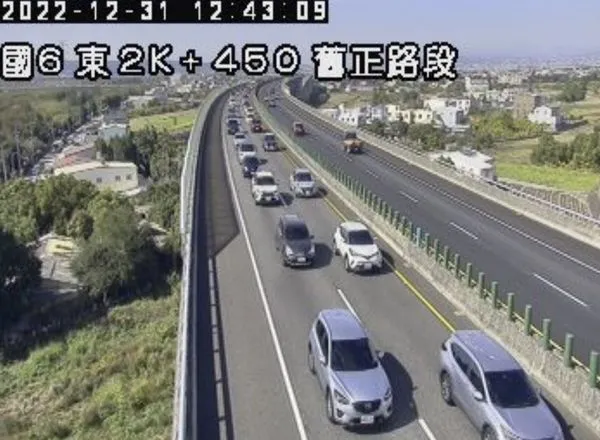 ▲▼國6舊正路段一度紫爆。(圖/翻攝高速公路即時路況)