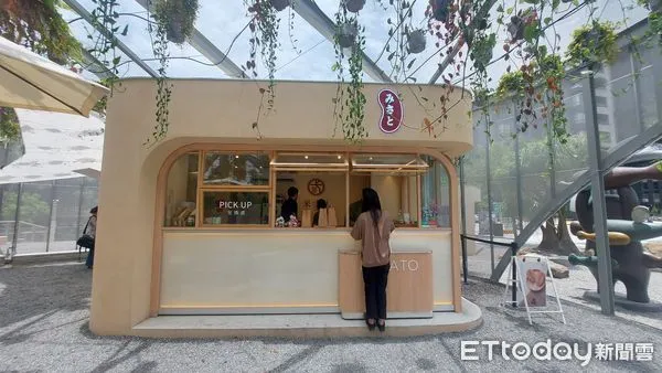 ▲▼1對台日夫妻以日本九州小吃梅枝餅開設甜點小舖,並命名為「米弎豆」,瞬間爆紅。(圖/業者提供,下同)