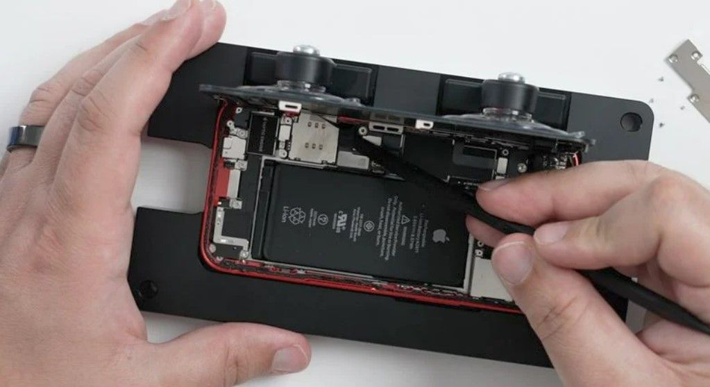 ▲手機收購iPhone換電池將漲價。（圖／取自MacRumors）