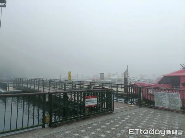▲日月潭水域今天上午因濃霧能見度差,各碼頭區均暫停開放、禁止出航。(圖/日月潭國家風景區管理處提供,下同)