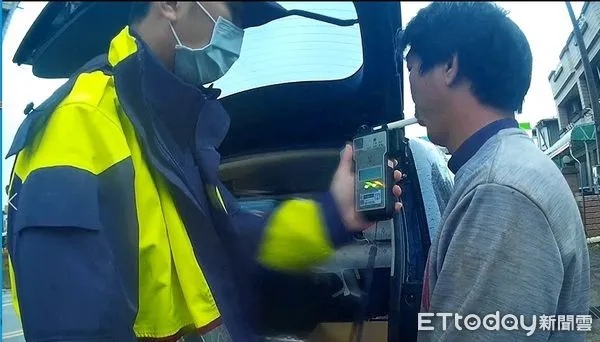 ▲▼尾牙聚餐多,為維民眾交通安全,宜警加強取締酒駕。(圖/記者游芳男翻攝,下同)