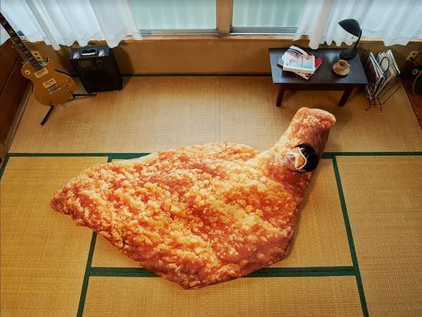 ▲▼摩斯漢堡新春推出5款新品,同步加碼抽「和風炸雞睡袋」。(圖/業者提供)