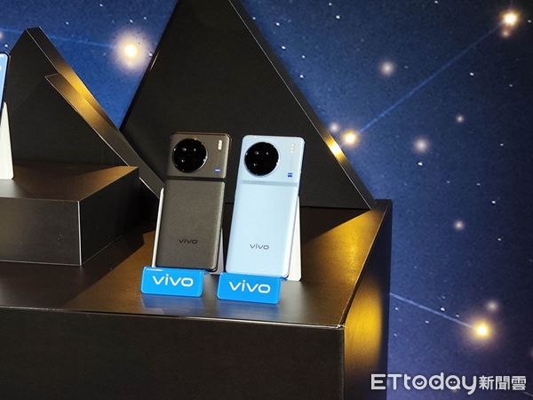 ▲收購手機VIVO X90。（圖／記者陳俐穎攝）