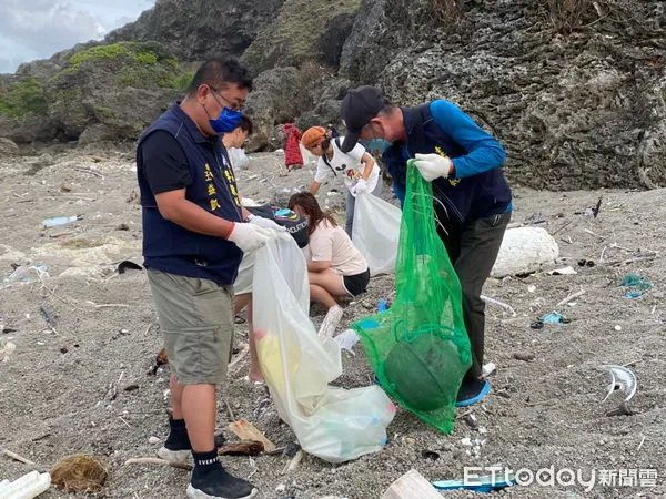 ▲台東環保局攜手綠島淨海聯盟,全年清除460公斤海廢。(圖/記者楊漢聲翻攝)