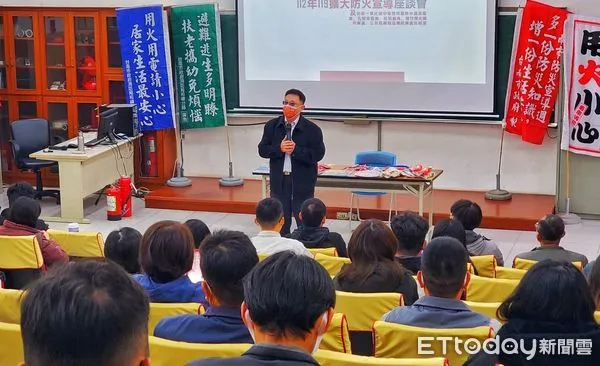 ▲台南市消防局第六救災救護大隊,為了提升轄內各大小企業的預防火災及災害應變能力、認識一氧化碳避免中毒及爆竹煙火施放的危害性,舉辦「119擴大防火宣導座談會」。(圖/記者林悅翻攝,下同)