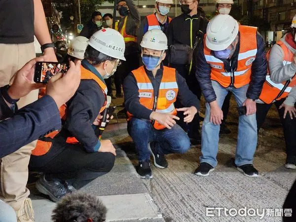 ▲▼蔣萬安視察松江路路面工程。(圖/記者陳家祥攝)